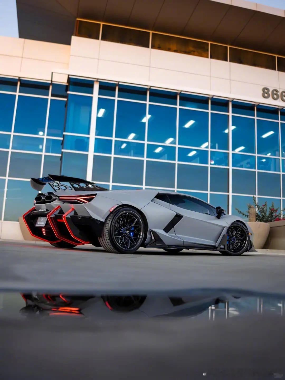 Lamborghini Revuelto，水泥灰帅到没朋友 ​​​