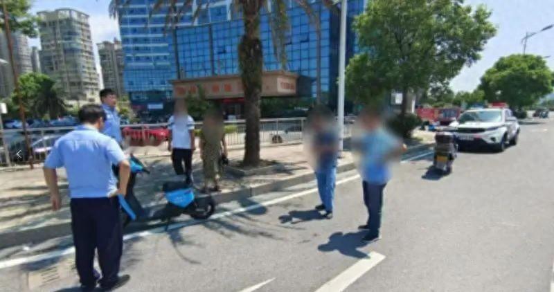 [微风]太委屈了！江西17岁小伙在回家路上搀扶起摔倒的老人，可谁知竟遭诬陷和掌掴