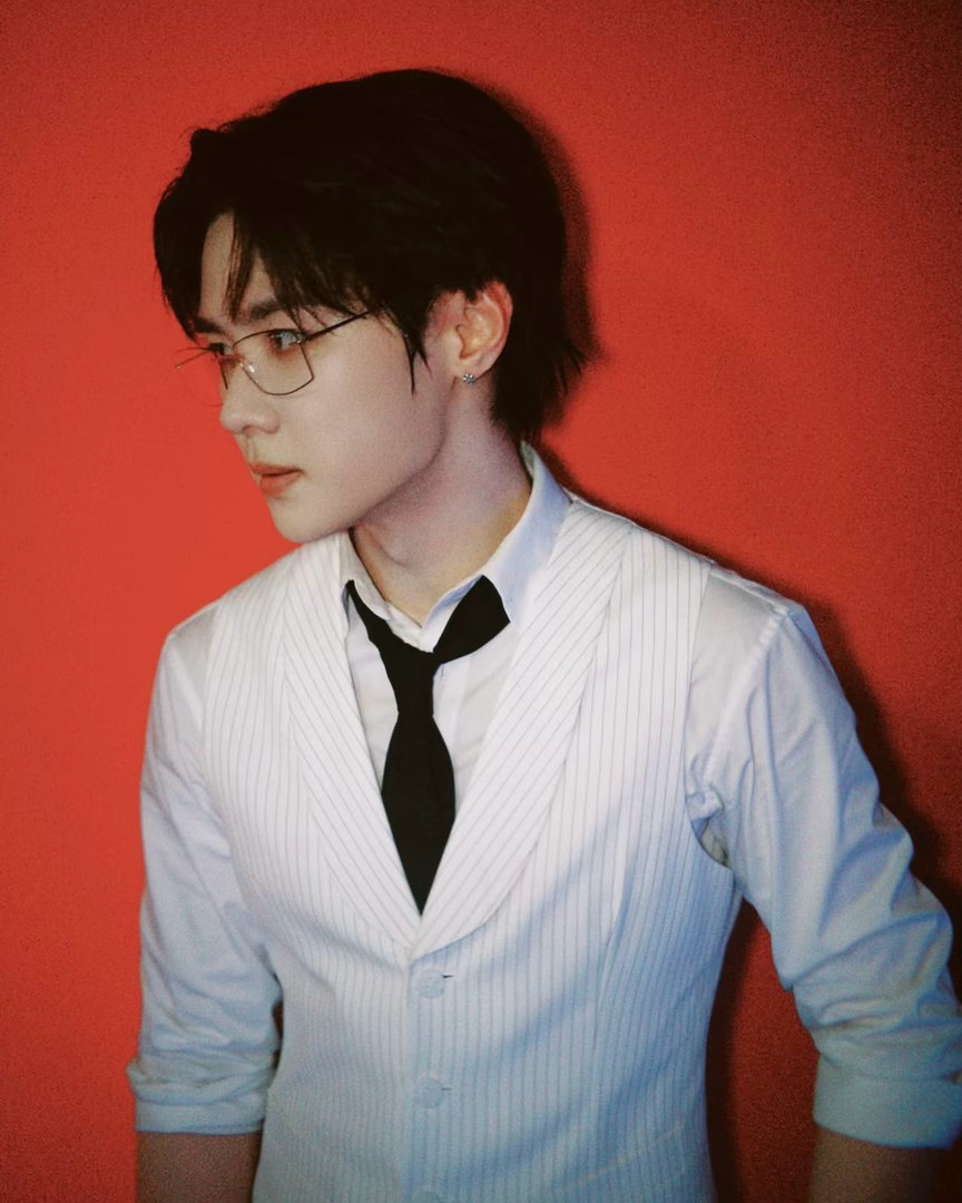 钱锟成立工作室钱锟注册工作室WayV钱锟成立工作室，期待小挪个人活动