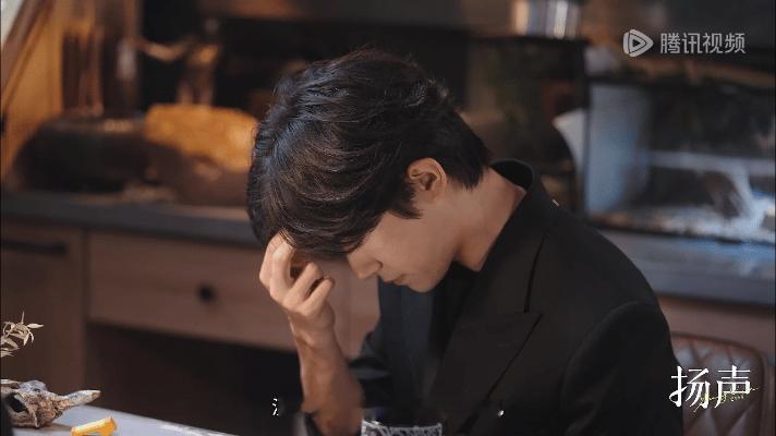 #易烊千玺给大家看隐秘的自己# 易烊千玺说演员就是给大家看自己隐秘的自己，很久没
