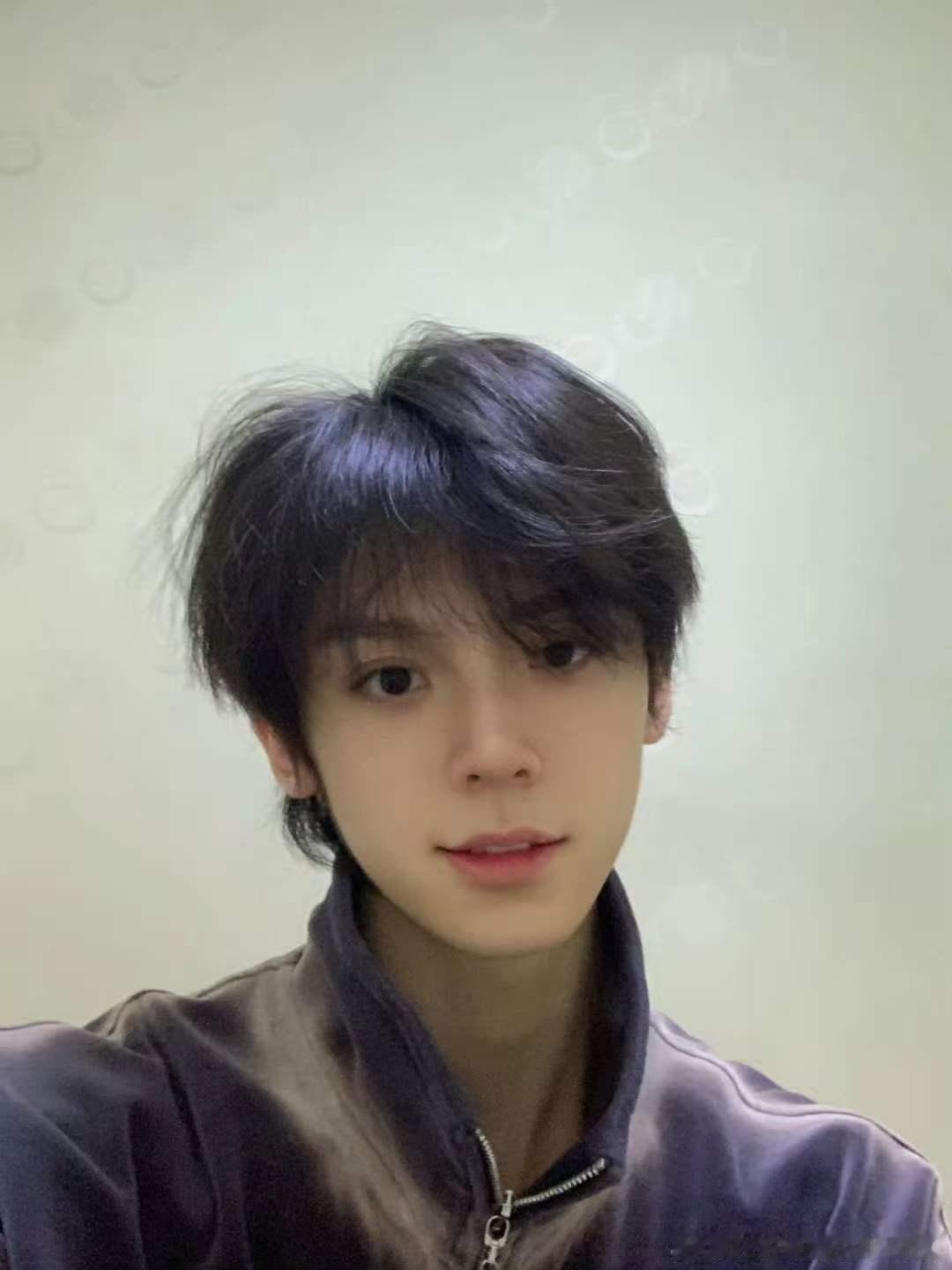 左航有新朋友来家一起过年了左航有新朋友来家过年了  哈哈哈哈哈小棉花娃娃嘛 