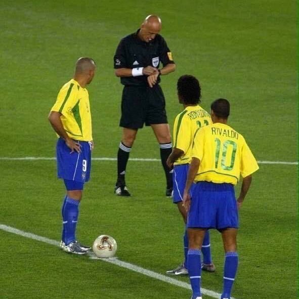 科里纳：“当我被任命为02年世界杯决赛的主裁判时，我索要了德国和巴西的录像带。我