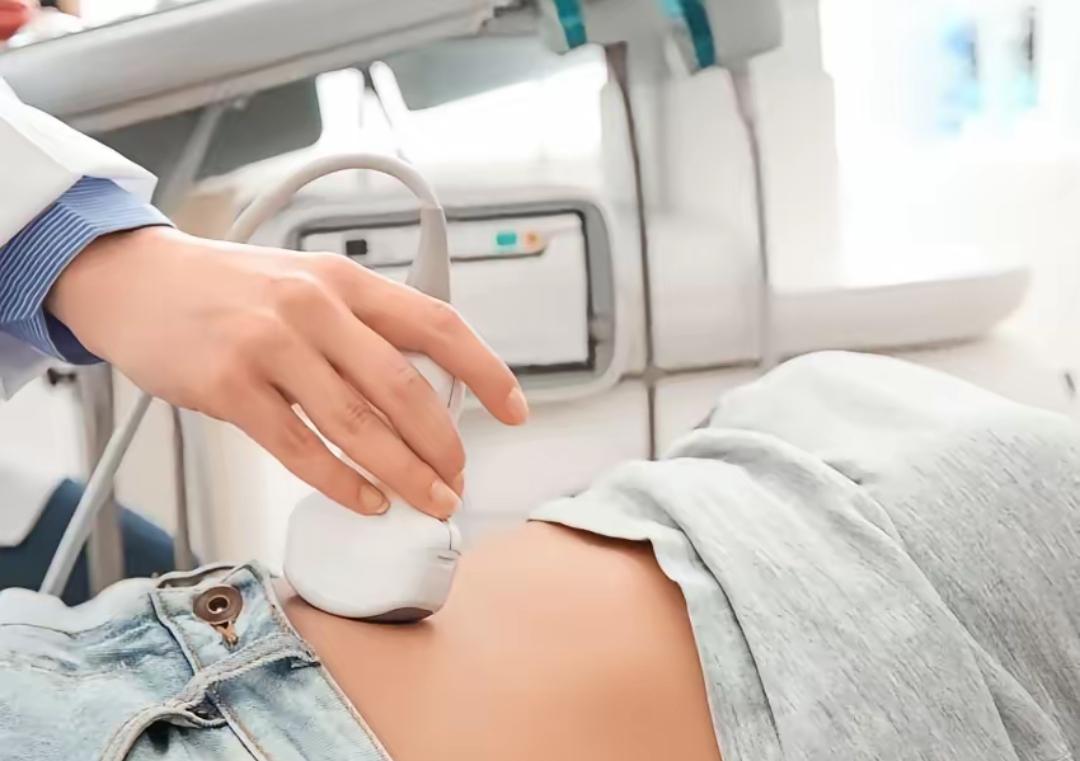 河北，一女子做妇科体检，可医生刚检查完隐私部位，并未让她穿裤子，而是让实习生再重