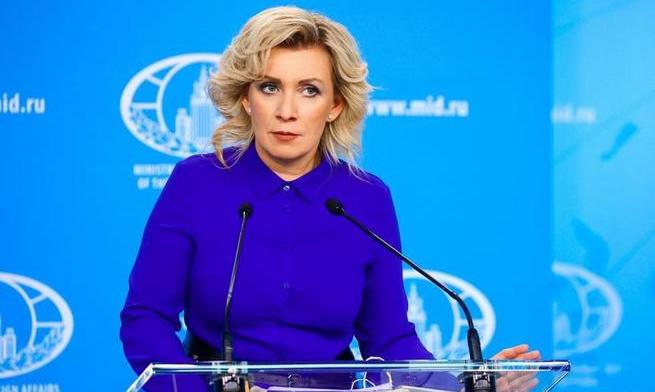 在丹麦举行的新闻发布会期间，一名记者请求就割让部分领土换取和平和北约成员国地位的