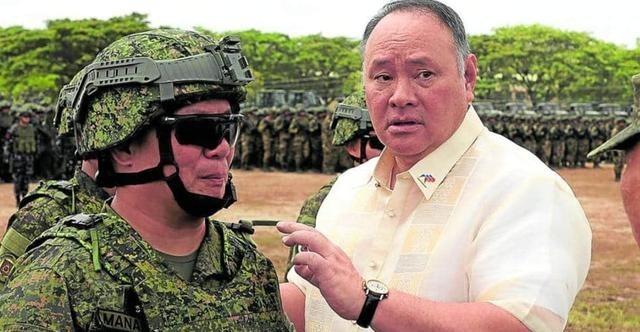 小马科斯养虎为患，军方公开站队特奥多罗，自己这个总统反倒被挤到了一边。特奥多罗的
