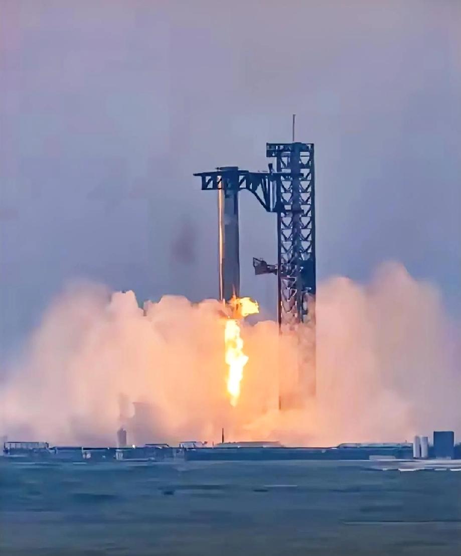 就在刚刚，中国海事局发布航行警告——

2月10日至12日，南海部分海域将进行火