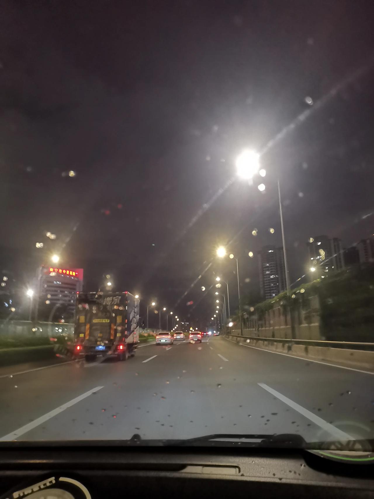 如果不是生活所迫，谁愿意陪着的母亲共赴黄泉？
7月27日，有人发现在吉林白山市北