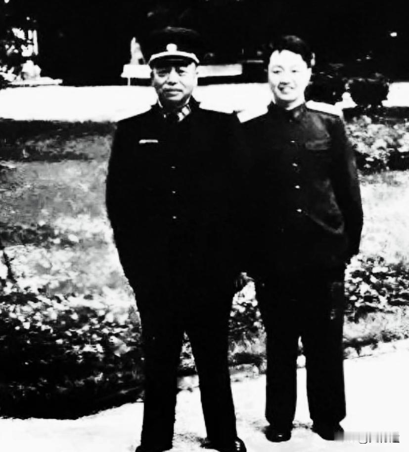 彭老总的“忠臣”景希珍，与彭老总不离不弃，1954年留下珍贵合照


有一张旧照