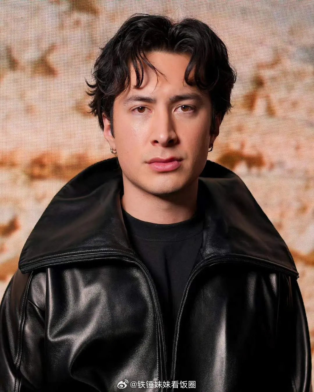 好chou，一堆人怎么夸的出来的，，，，头这么大么，大得过分了吧 