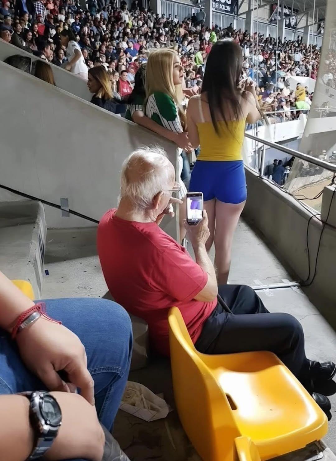 大爷很好的证明了，什么叫做“男人至死是少年”！大爷永远是大爷