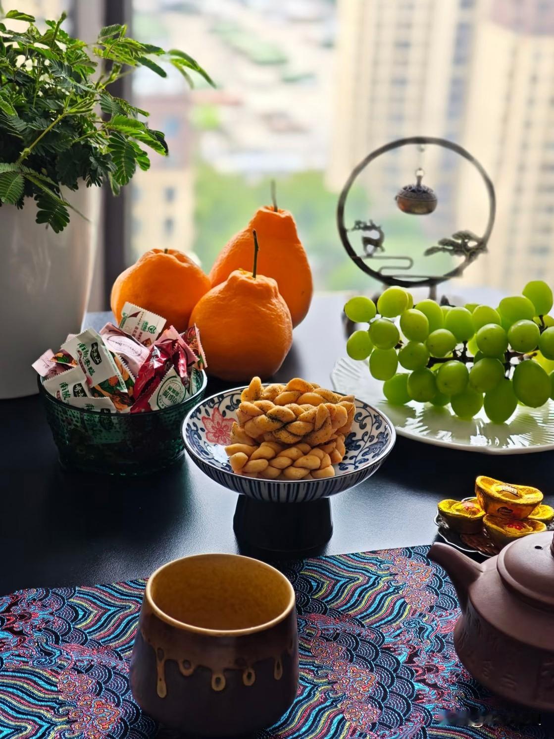 李敖说过一句很扎心的话：
“一个人在社会上，礼貌是没有用，谦逊也没用，古道热肠也