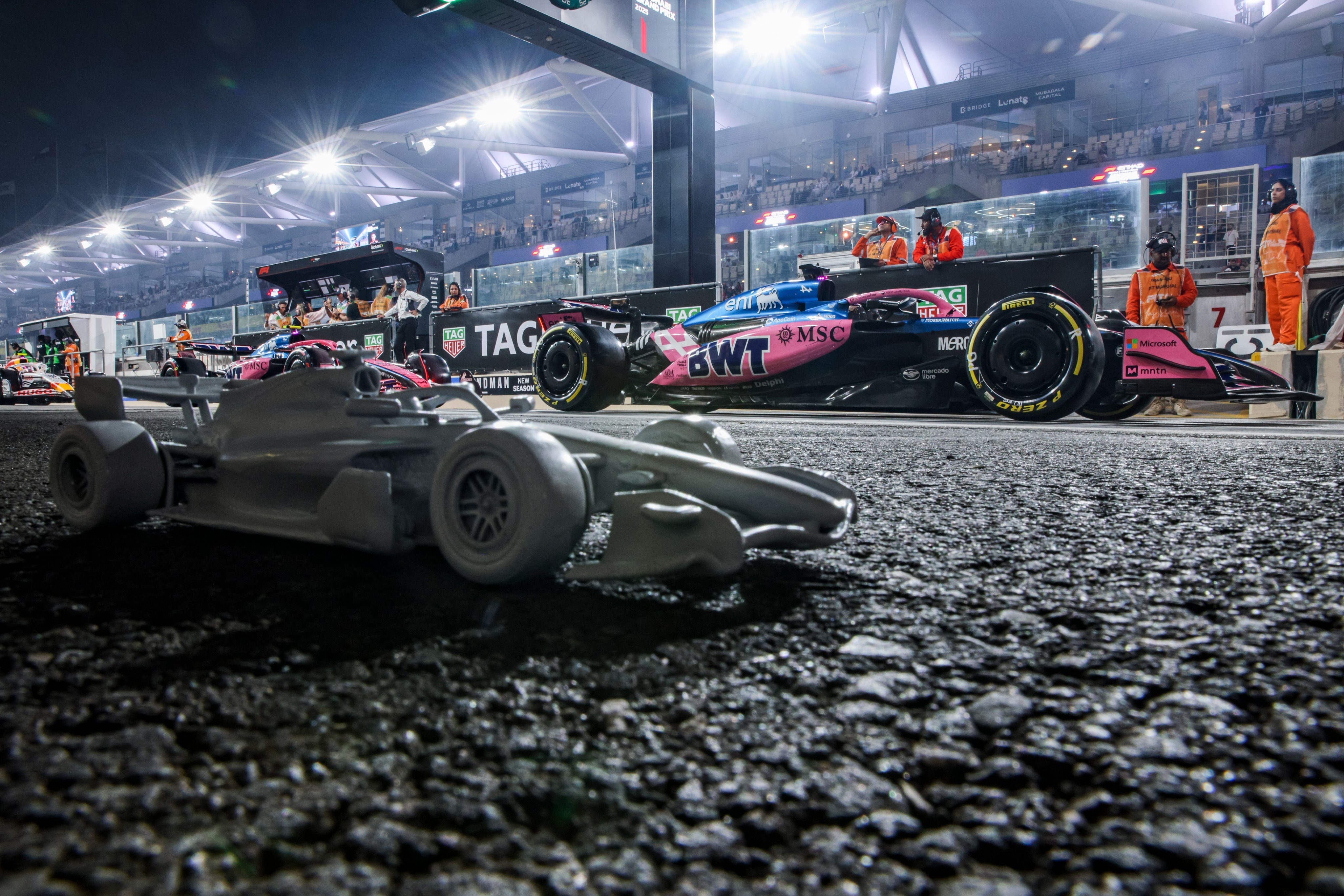 F1F126 辞旧迎新，这是明年新赛车的雏形。2025F1阿布扎比大奖赛