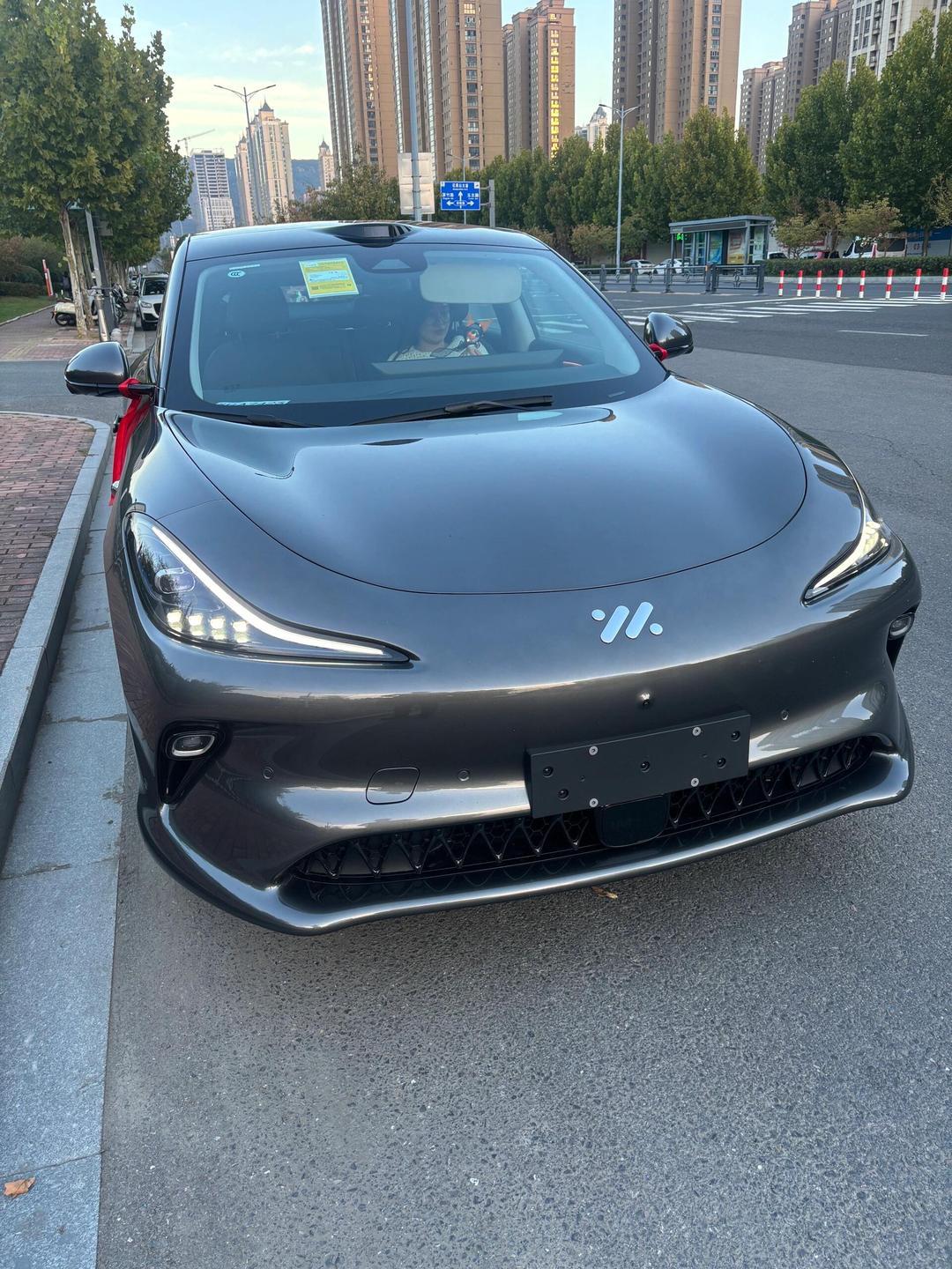 智己LS6｜二手纯电SUV黑马，今年最火爆款🚗
家人们，今年二手纯电SUV市场