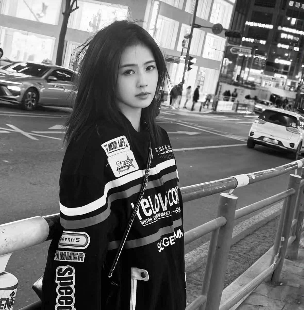 白鹿又发了27张照片白鹿的韩国plog白鹿的韩国旅行明信片。 