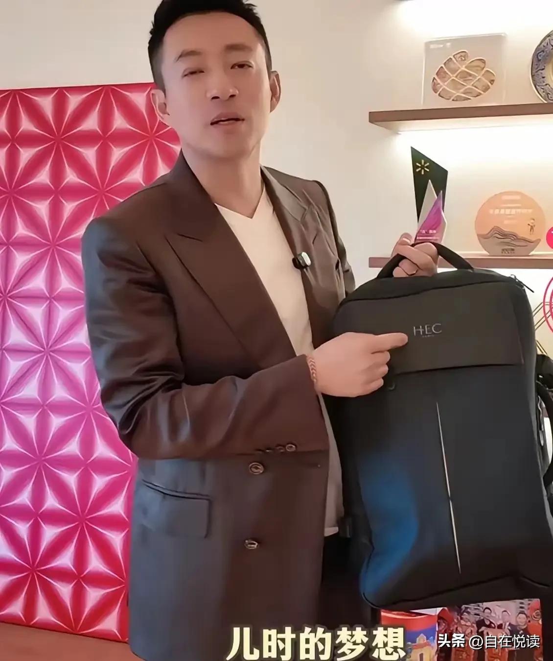难怪都说汪三宝是个福星呢
看来汪公子以后要靠小儿子了

众所周知汪公子飞法国了
