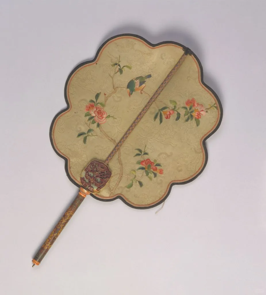 竹柄纱地堆绫加绣花鸟石榴扇