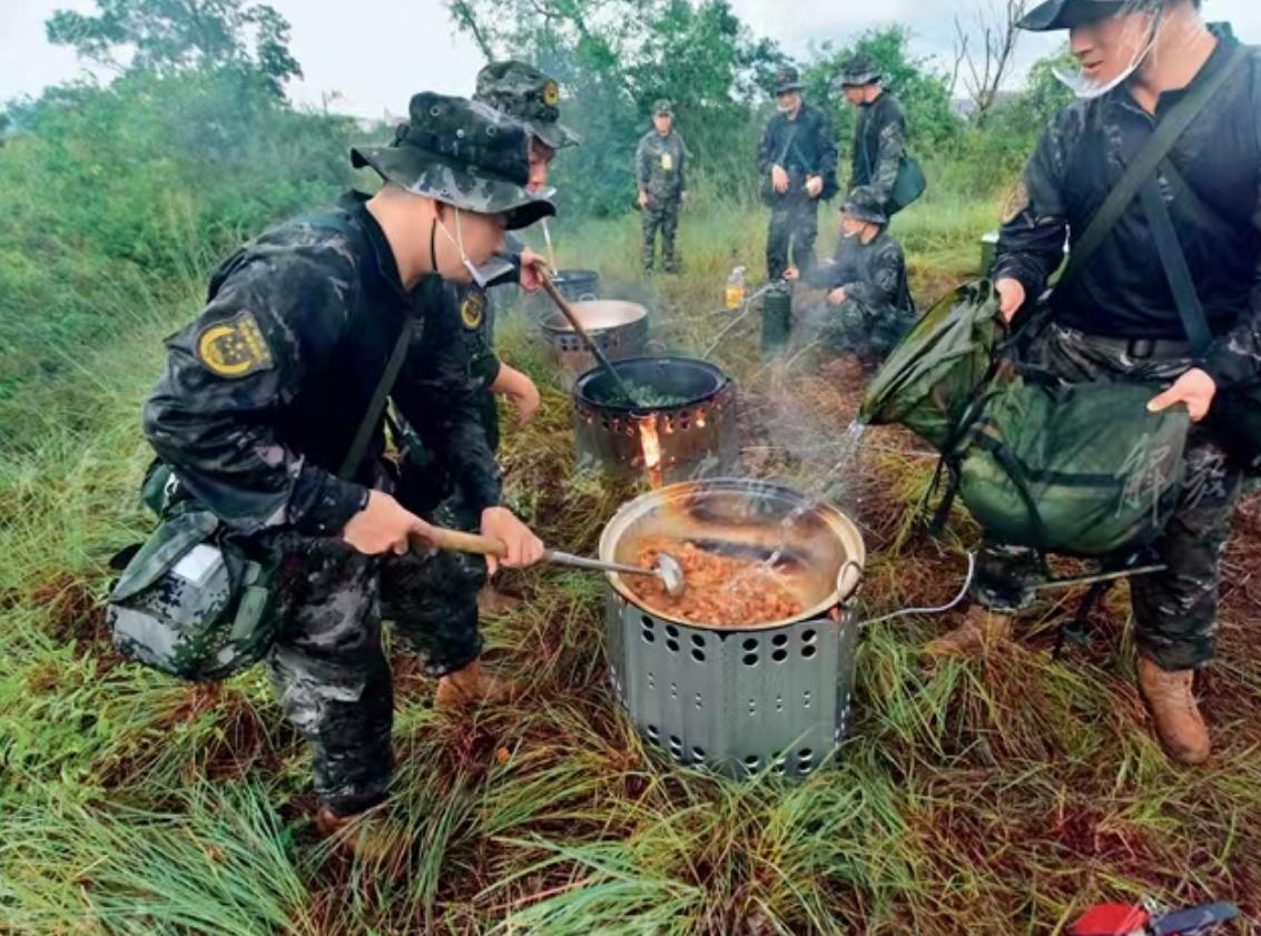 炊事班这种逆天的存在，假如成立一个师会是什么样？
正常来说一个炊事员可以管25个