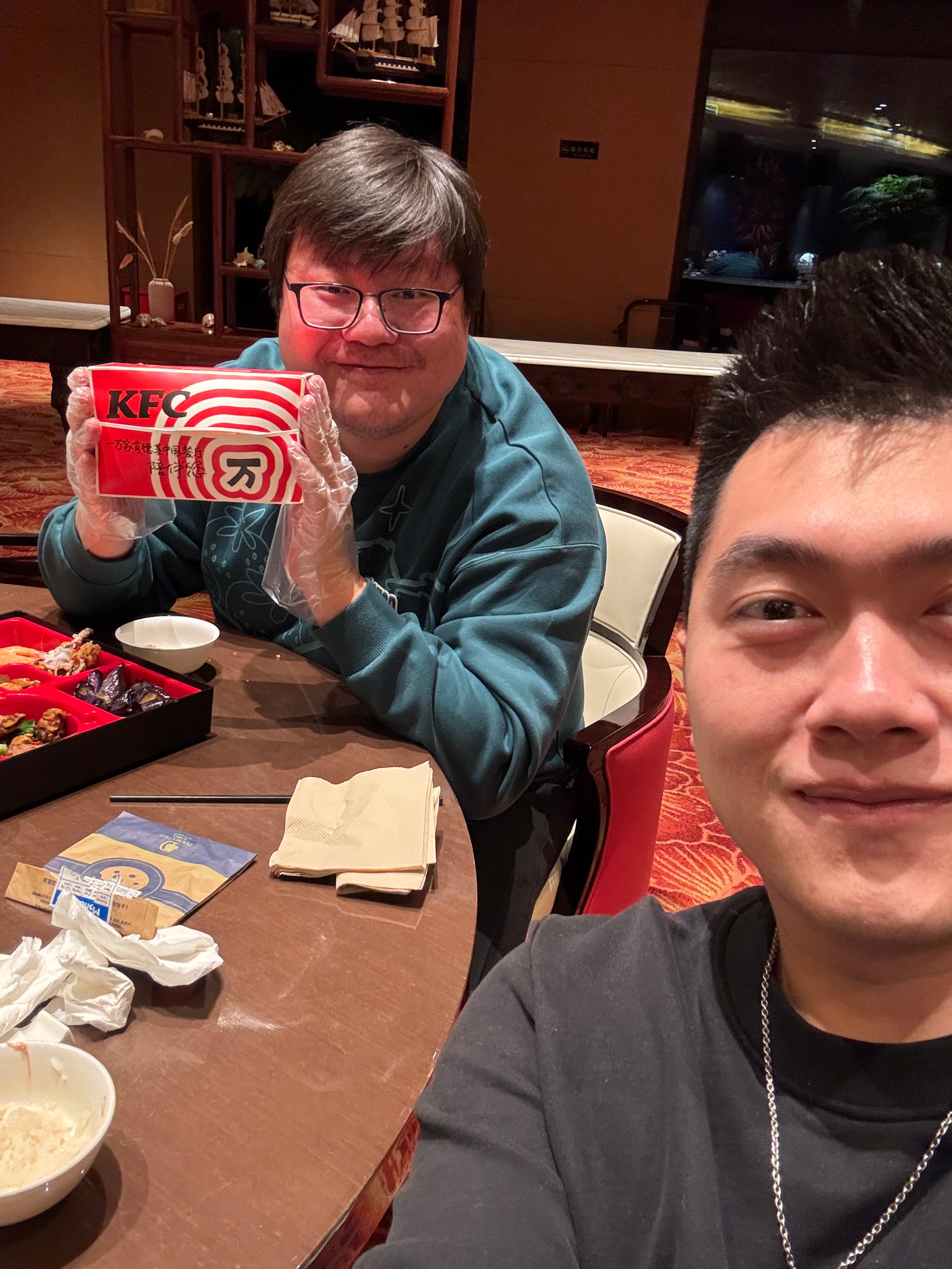 和约个饭， 中餐（盒饭）+西餐（KFC）[doge]  