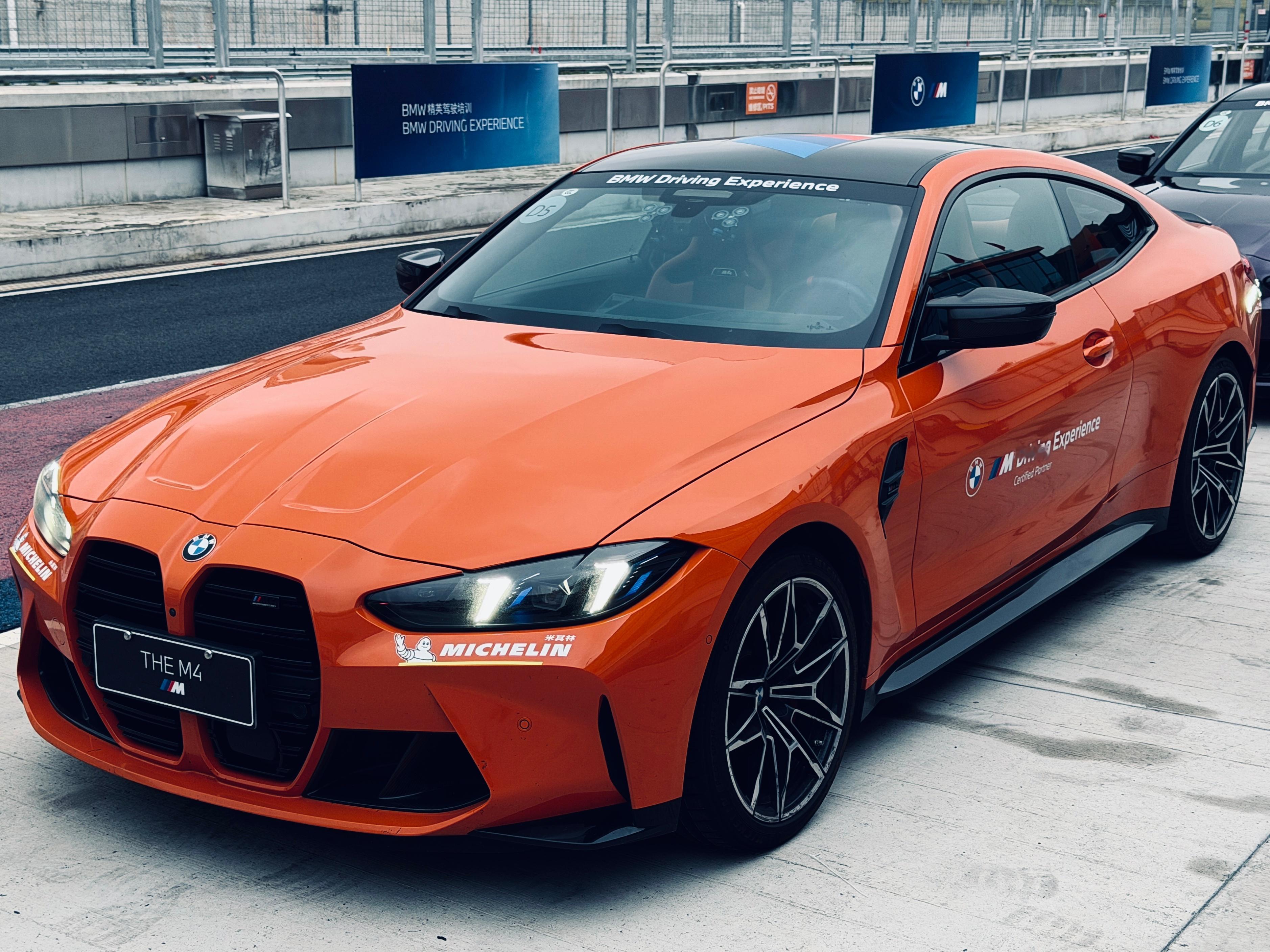 BMW精英驾驶培训趁年轻，赛道上跑几圈！感觉荷尔蒙都要“喷”出来了！[666]M