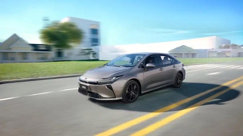 曾经，我觉得第一台车只要能代步就行，直到遇见全新智混卡罗拉，才明白合适的车能让生