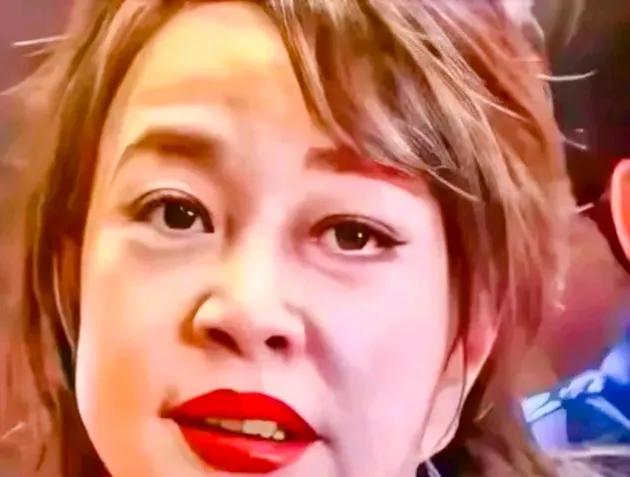 刘晓庆，这位风华绝代的女子，并非心中无子，而是情感的河流未曾为她引领至那温馨的港