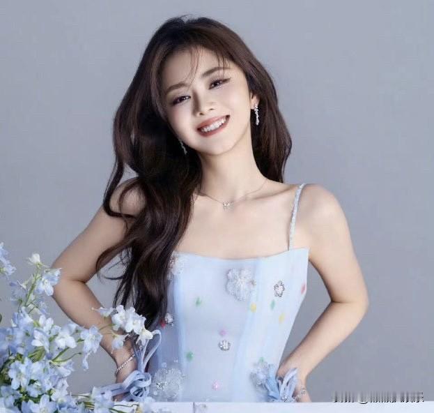谭松韵，王铮亮，王栎鑫
你们是神仙歌手
合作的舞台，那是真好看
谭松韵，更是一宝