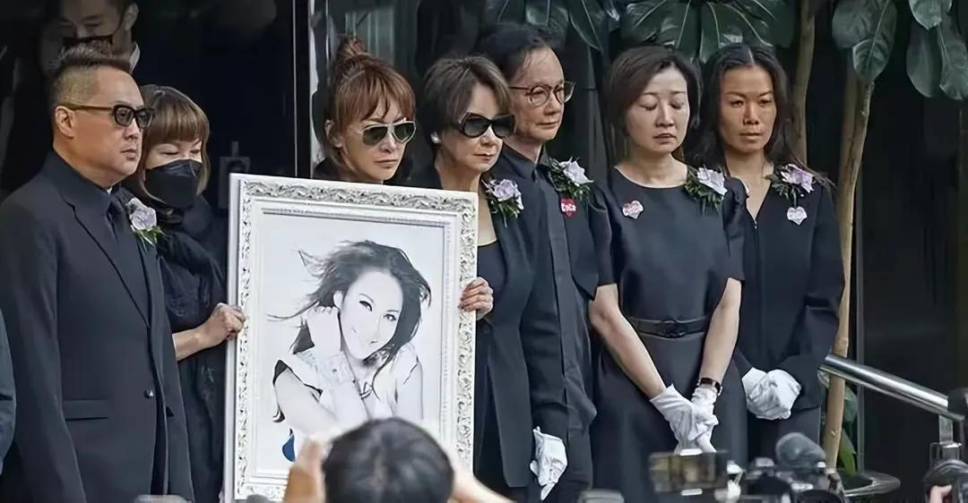 李玟为什么下葬武汉石门峰公园？

歌手李玟今天正式下葬武汉石门峰公园，从此安息于