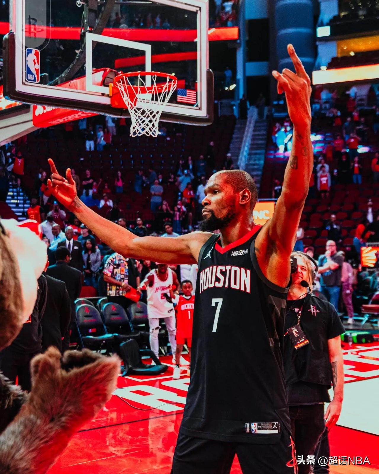 37岁老将硬扛40分钟，杜兰特加盟这支火箭到底图什么？

37岁并且曾经跟腱断裂