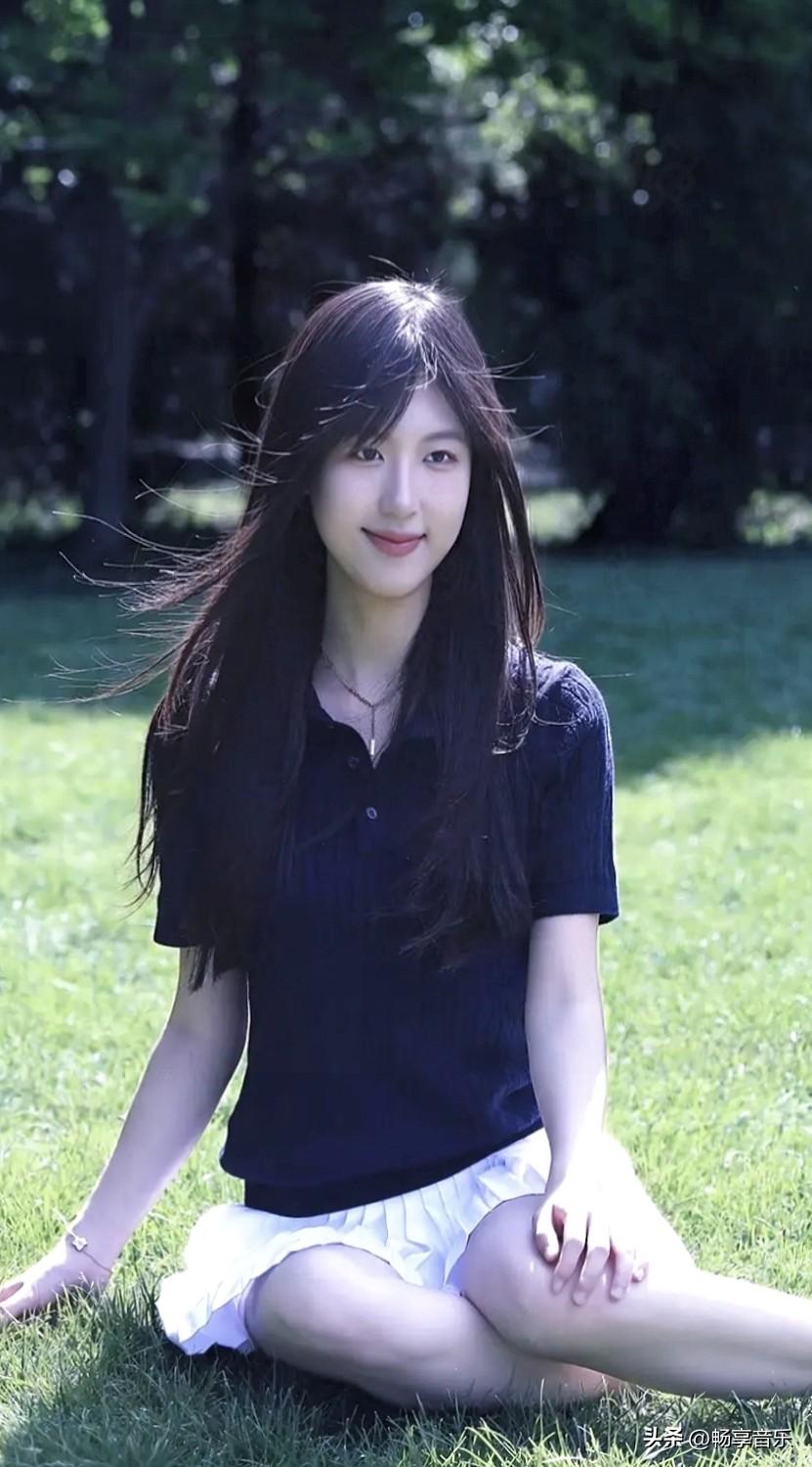 风拂长发，快乐简单又明朗～分享甜美小姐姐的随手拍分享美女美丽瞬间  甜系美女自拍