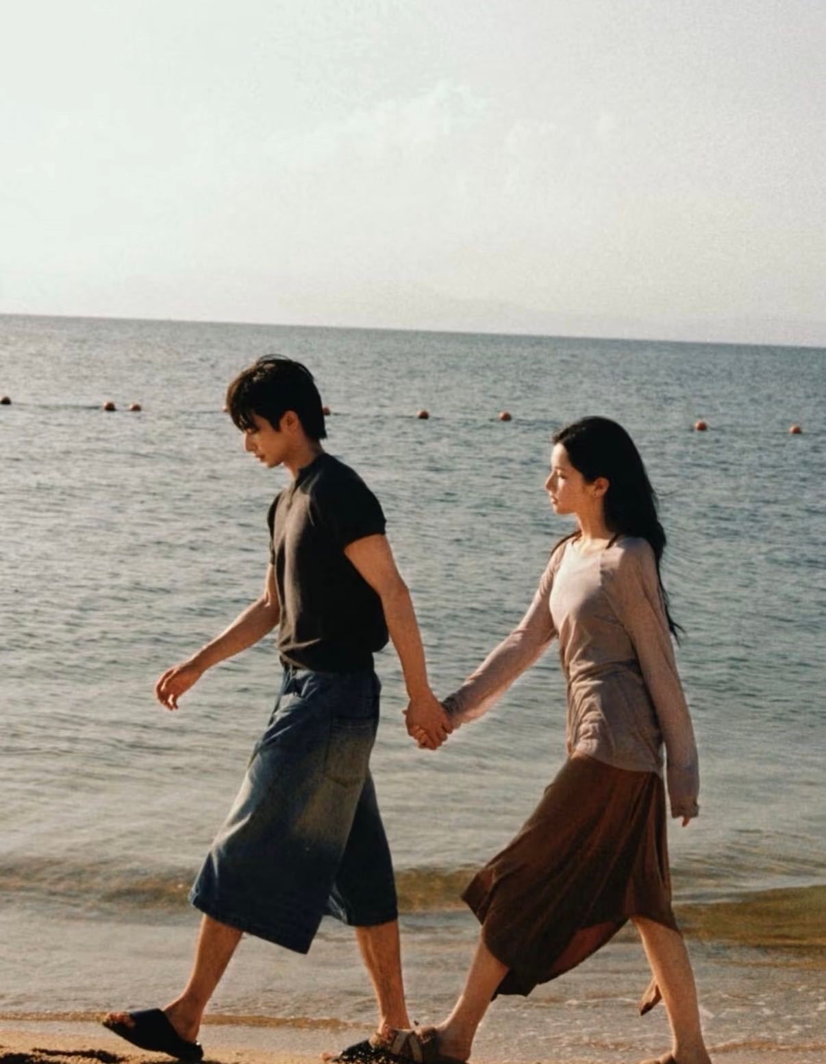 陈都灵给张婧仪宋威龙都包场了陈都灵云包场野狗骨头笑不活了！主演还没动静，外援陈都