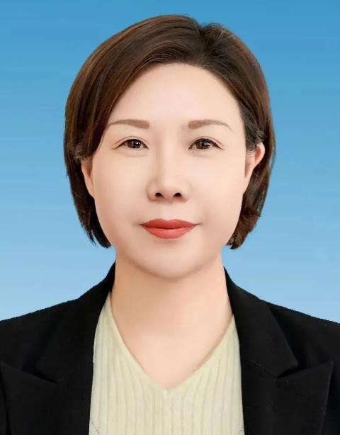 青岛医疗圈这回真炸了。红岛人民医院一把手柳维林，52岁，主动进去了。消息传开那天