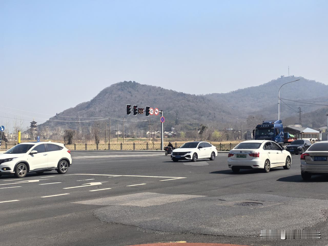分享一张在路上的风景南京栖霞山远眺栖霞的美景