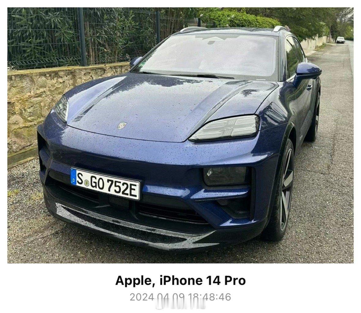 图观纯电Macan Turbo，车头有些厚重且繁杂，尤其是下方的前唇向外延伸过多