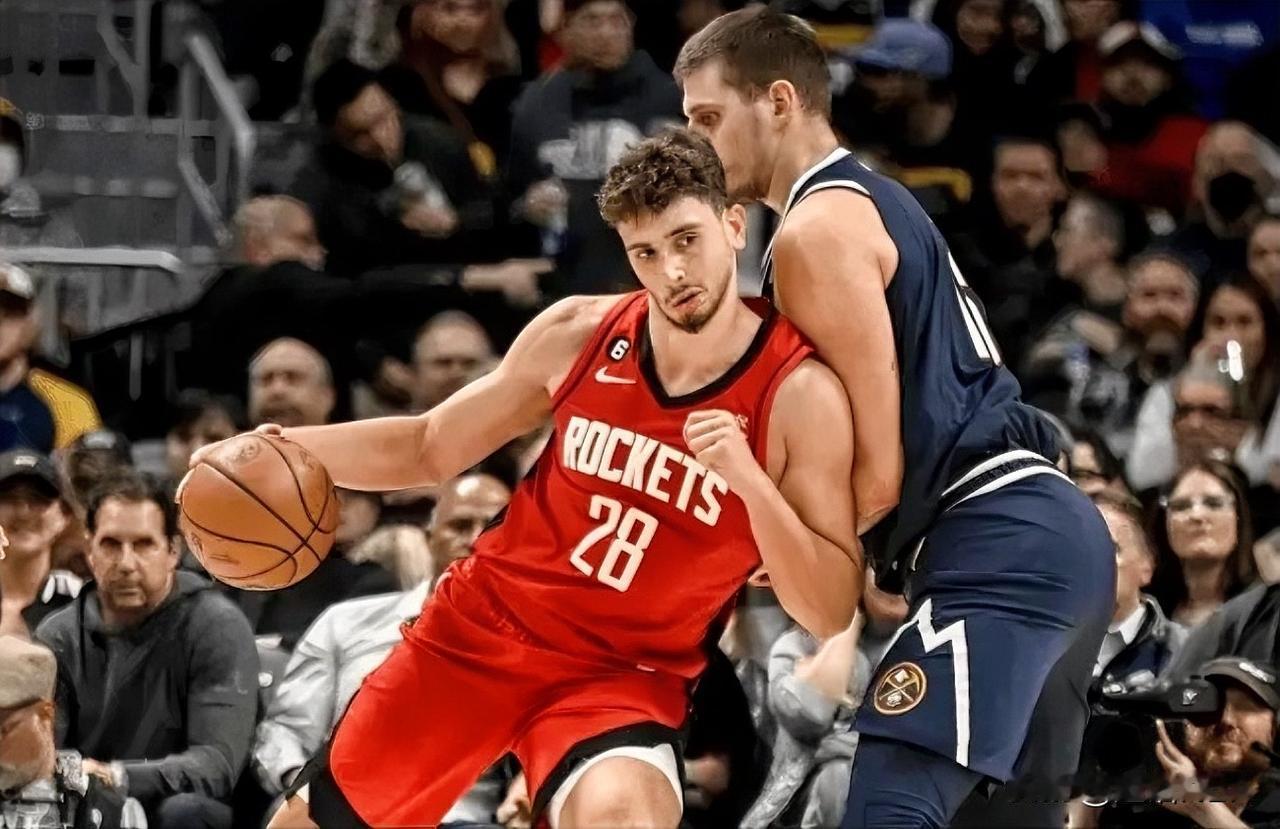 不比不知道，一比吓一跳！

申京和约老师在23岁的数据：

申京：场均22.4分