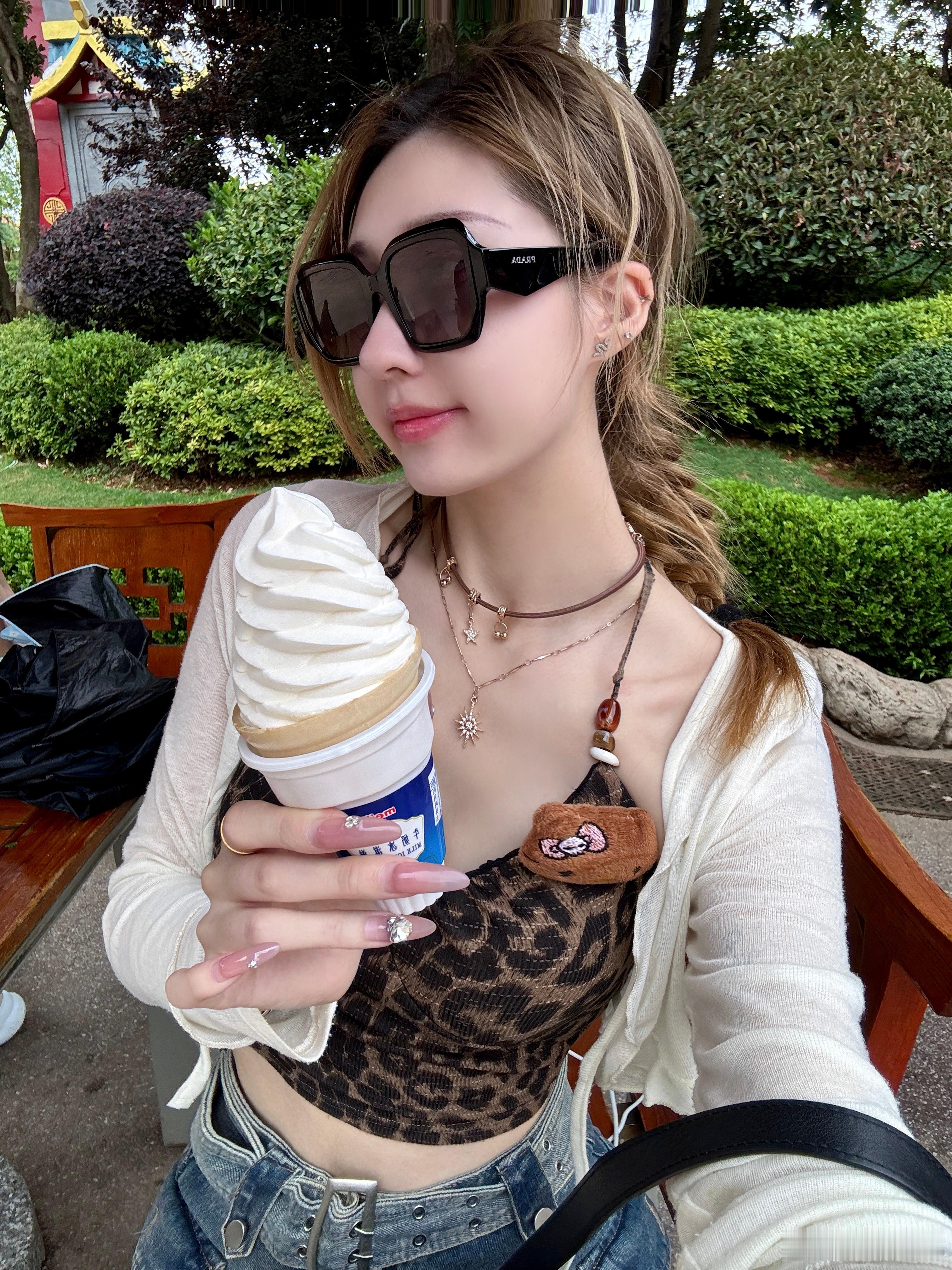 可以陪我去游乐园吗🎠可以的话就算了#七彩云南欢乐世界# ​​​