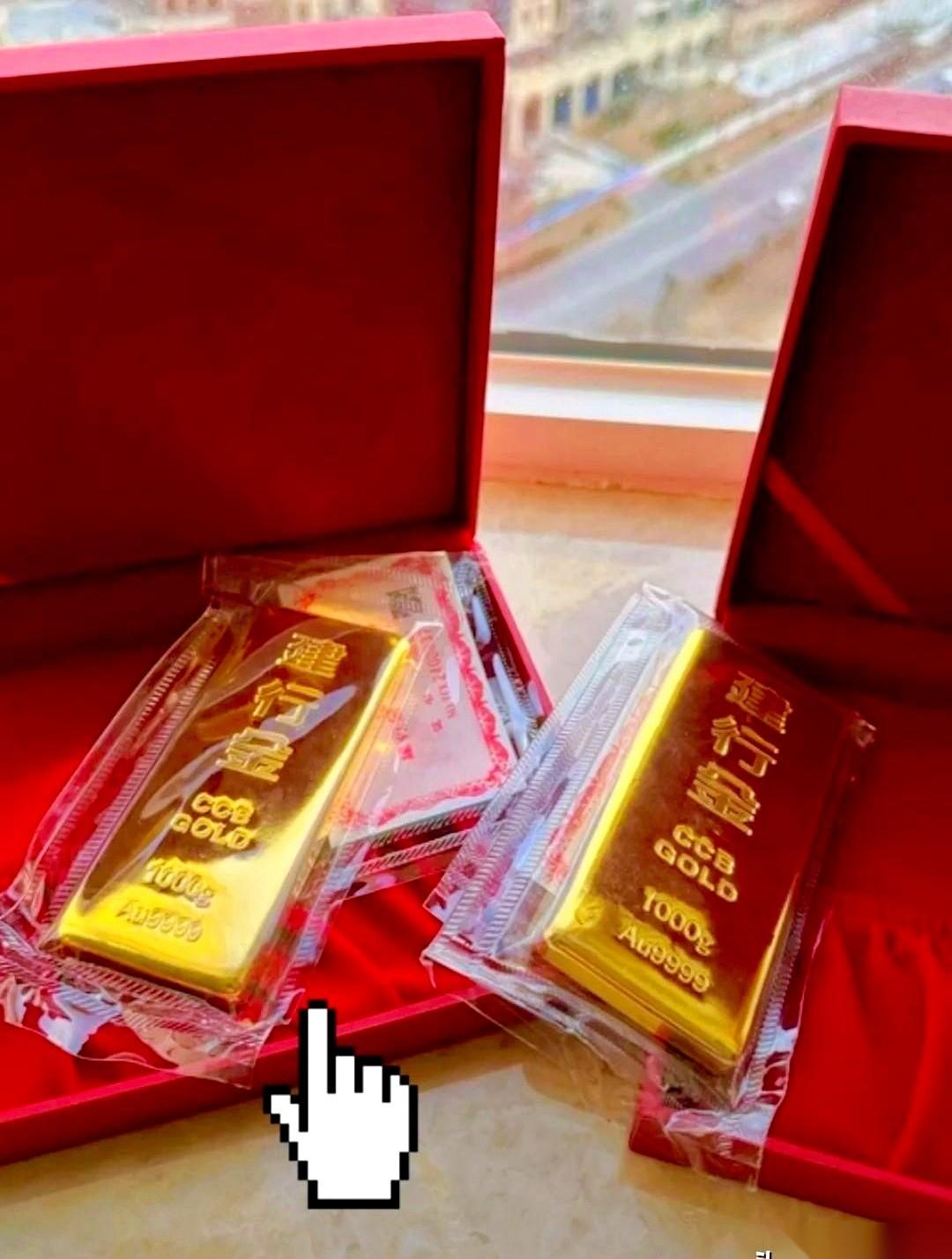 下午四点半，手机屏幕上的数字，从四位数跳成了三位数。
995。
我刚到手还没焐热