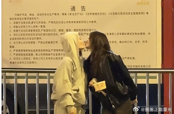 谢娜李小冉亲了谁懂啊!二十年前你收留北漂落魄的我，二十年后我邀你住我长沙家中🌷