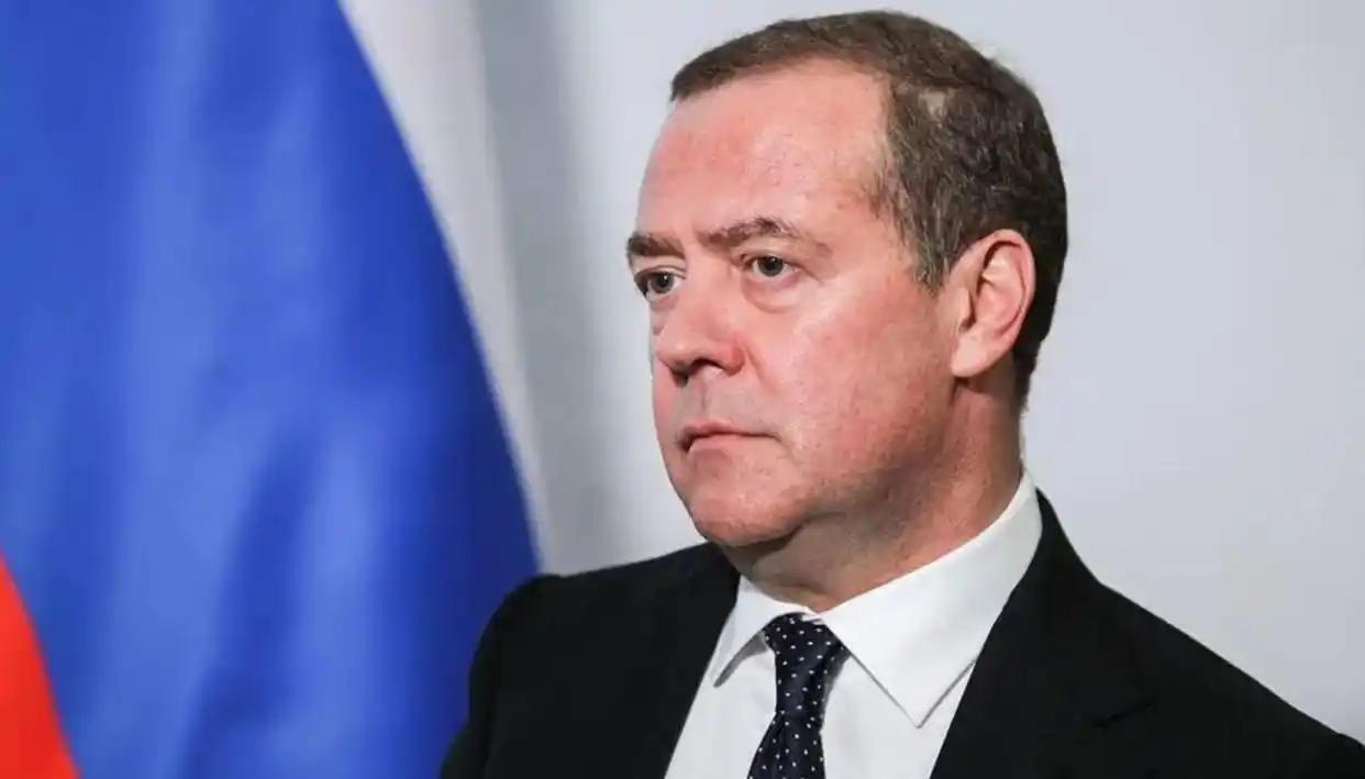 梅德韦杰夫最新消息。4月16日，俄罗斯联邦安全会议副主席梅德韦杰夫直接撂下狠话：