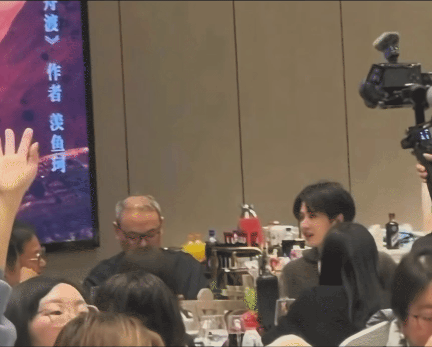 一日不见如隔三秋，我们已经有九个秋没见了! 