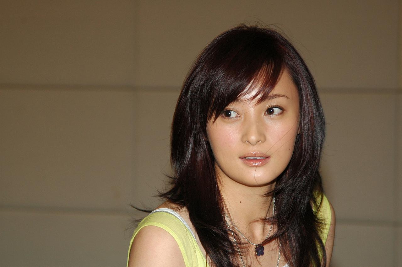 黄磊后来回忆说：当年蒋勤勤刚进大学第一天，整个校园都轰动了。我直接翘课，高晓松也