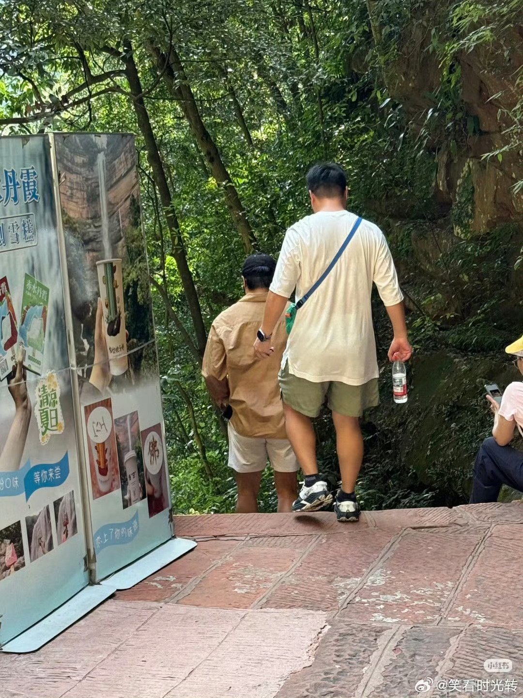 佛光岩偶遇陈思诚网友在佛光岩偶遇陈思诚有网友下午偶遇陈思诚去了贵州佛光岩，打卡1