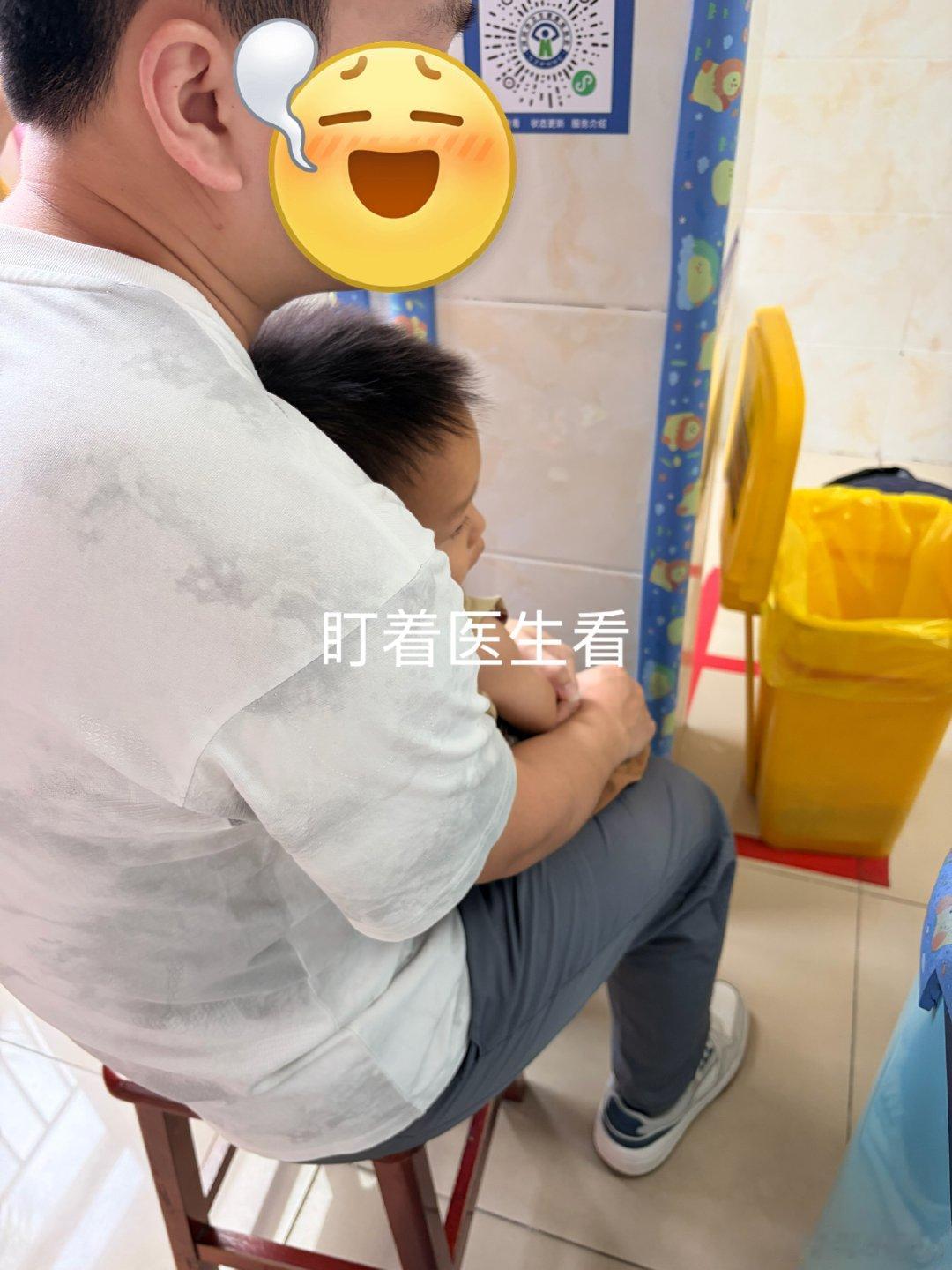 早上收拾一下就出来打疫苗了，宝爸等我们打完疫苗就去上班了，我们还要等留观结束再回