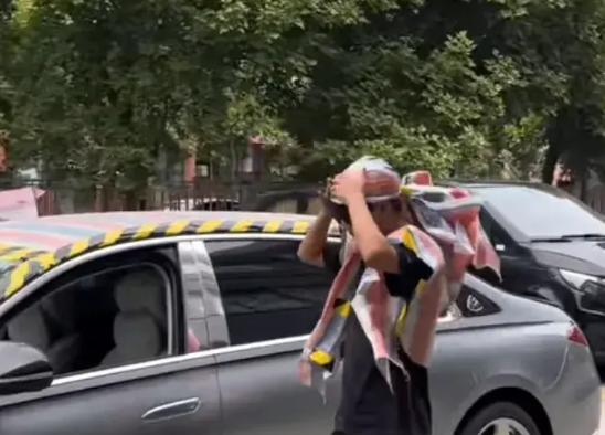 近日，一男子斥资215万元购买了一辆迈巴赫越野车，提车仅2天就发现异响，10天后