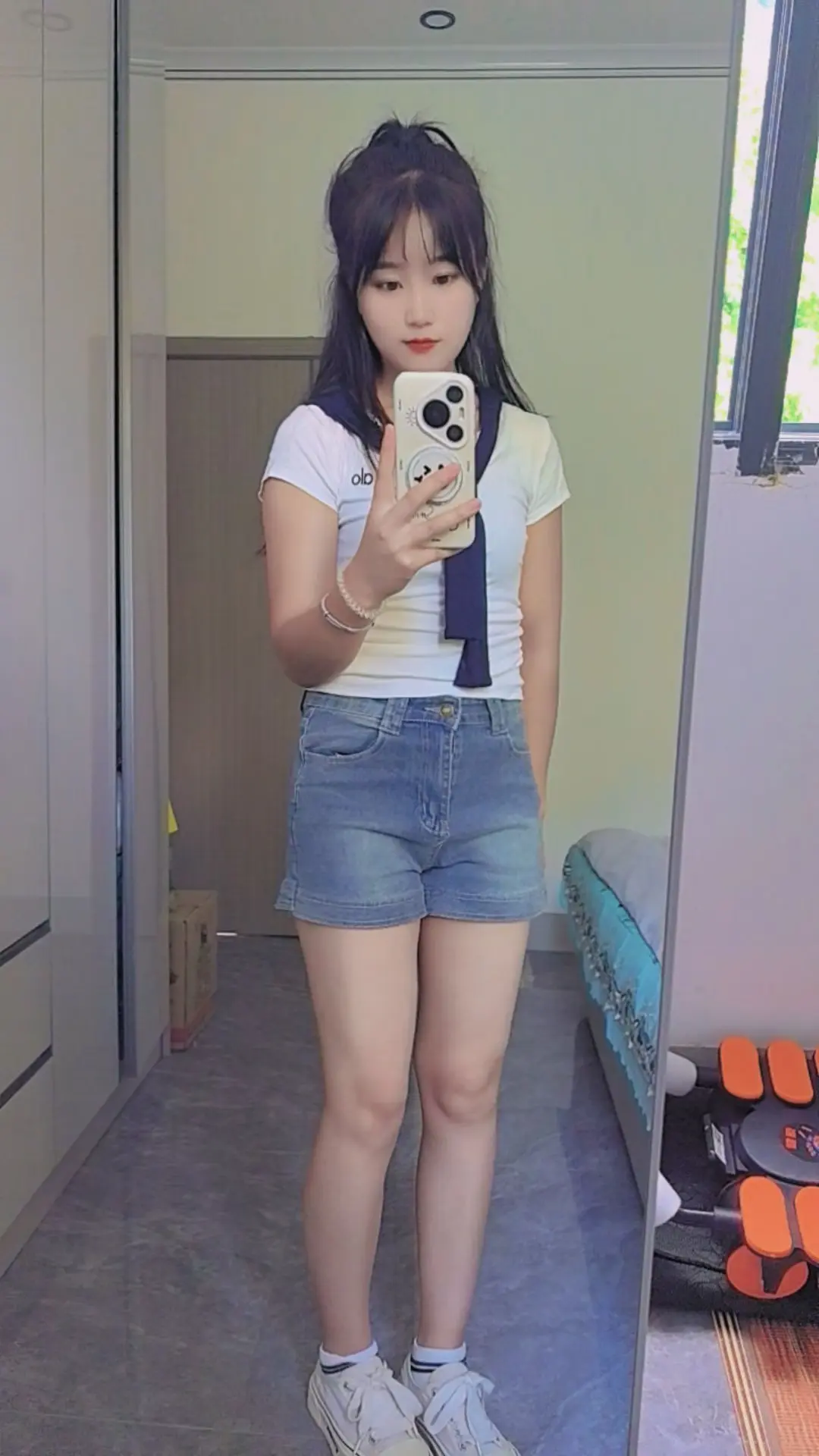 挣生活费的路上，照顾好自己，世界才会属于你。风雨由天，快乐由己，保重身...