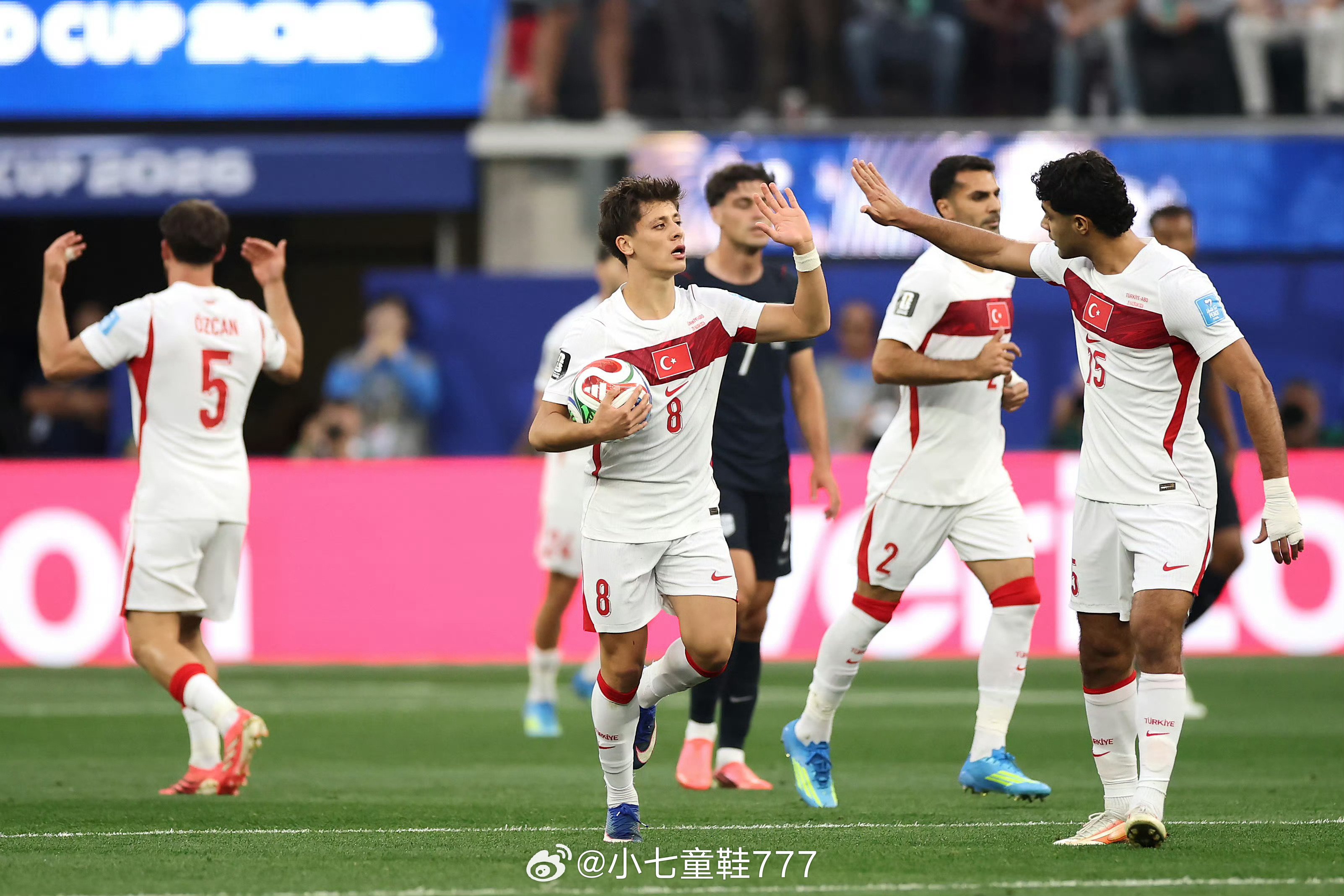 土耳其3比2美国美加墨世界杯小组赛D组第3轮，土耳其vs美国。上半场开场3分钟，