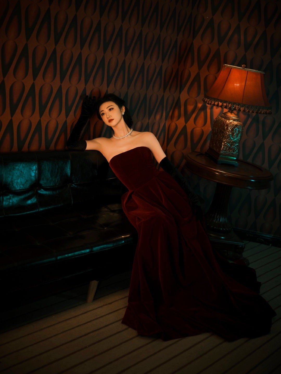 景甜像是从油画里走出来的美人景甜复古油画美人 救命！景甜的复古造型自带故事感！微