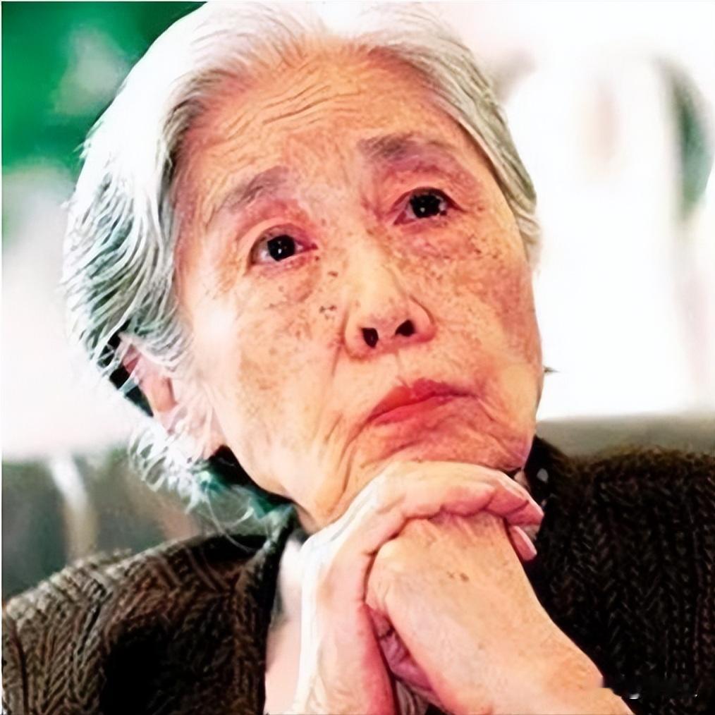 2004年，83岁高龄的王光美突然叫来了自己的儿子刘源，然后慢慢的说道：“你去安