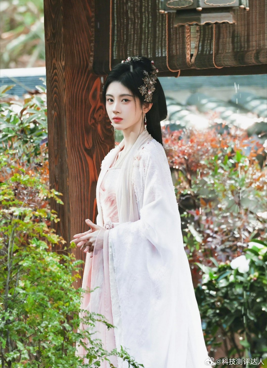 鞠婧祎被实名举报偷税漏税月鳞绮纪还没播，丝芭别整了啊啊，小鞠之前给你们赚那么多，