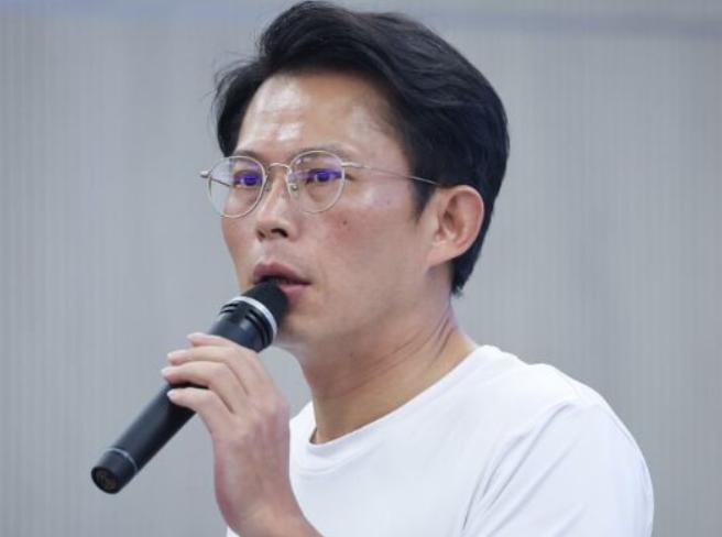 黄国昌也想来大陆！
陆委会看到似乎是坐不住了！

黄国昌是台湾地区立法机构前民意