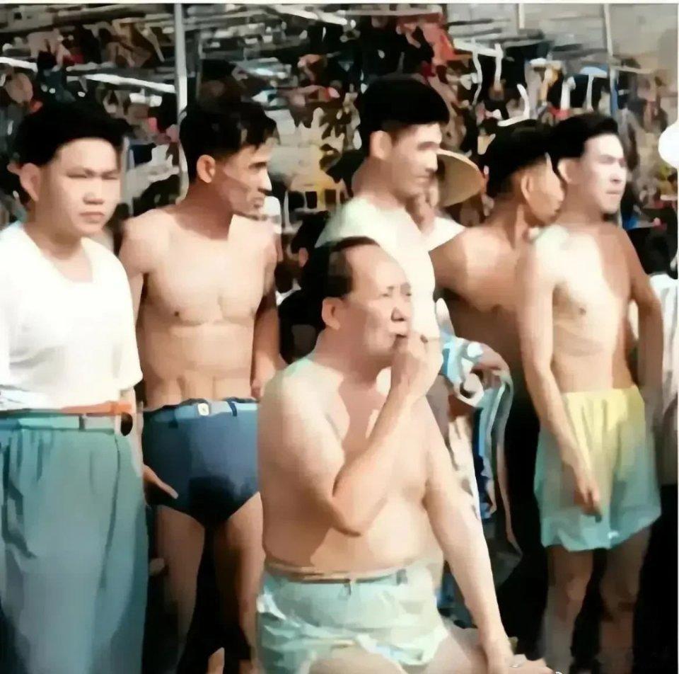 老照片毛主席在游泳下水前 ​​​